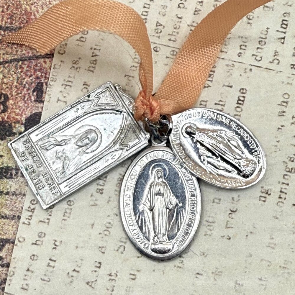 Old Vintage Catholic Religious Medals Virgin Mary Miraculous Sacred Heart Jesus